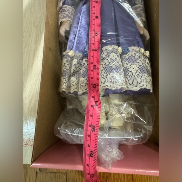 Chatelaine Sylvie TD-1750 Fine Collectible Porcelain Doll in Box W. Macy’s Tag - Picture 9 of 9